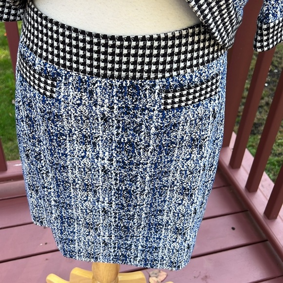 Cabi small reina club blue multi blazer and skirt set. - Picture 5 of 16